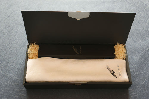 Set de Regalo Con Cuchillo Petty-Utilitario Seisuke de Acero Sueco con Mango de Madera de Caoba y Toalla Blanca - Japanny-SP