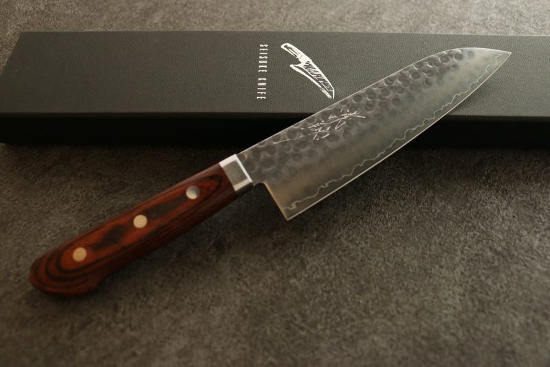 Set de Regalo Con Cuchillo Santoku Seisuke de Acero Sueco con Mango de Madera de Caoba y Toalla Blanca - Japanny-SP